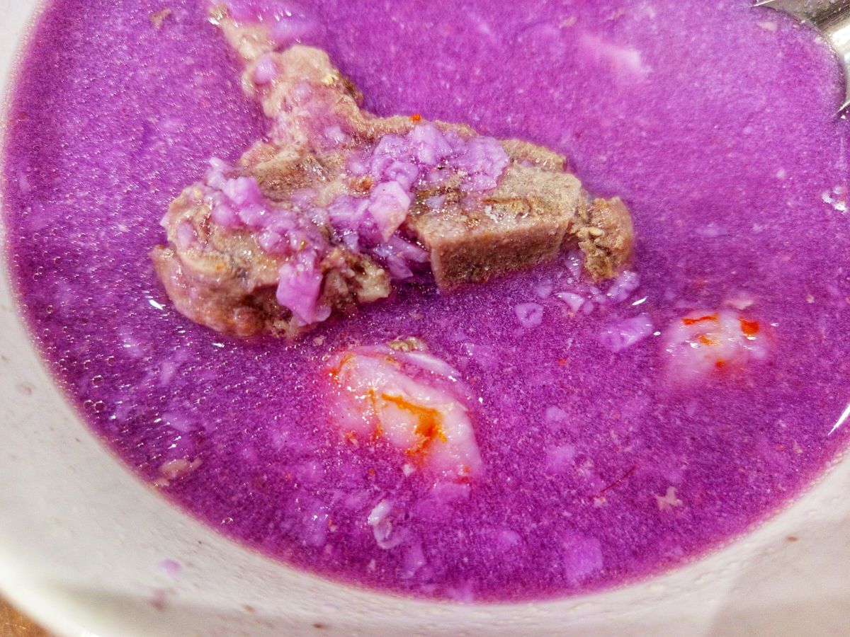Canh khoai tím nấu xương heo, tôm nõn