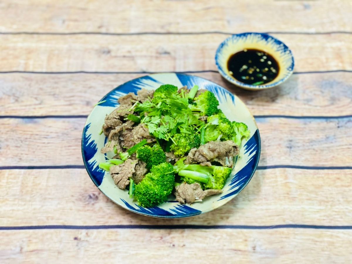 Thịt Bò Xào Súp Lơ Xanh