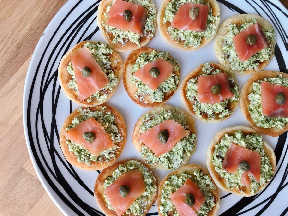 Blini (Bánh Xèo Nga) Với Cá Hồi Xông Khói