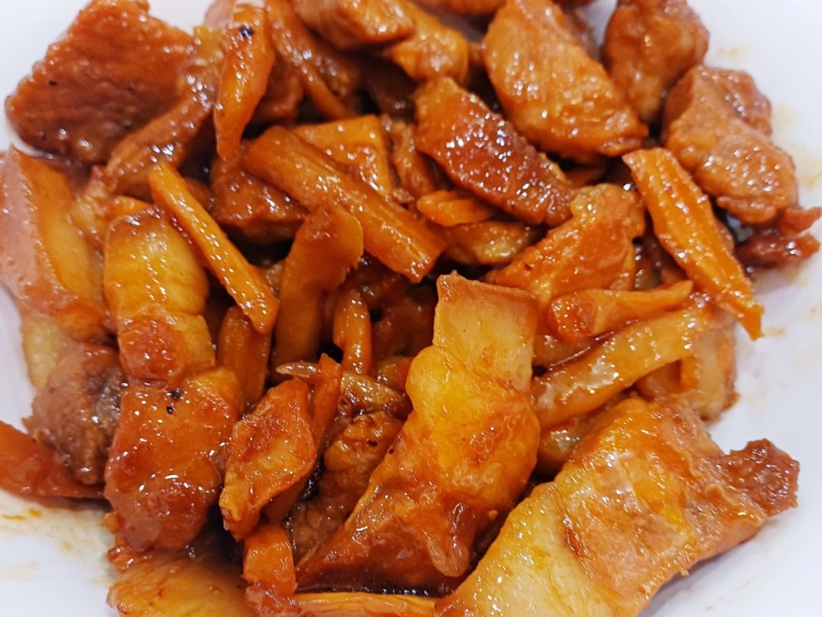 Thịt kho củ cải khô