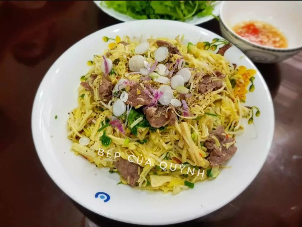 Mì vàng xào bò