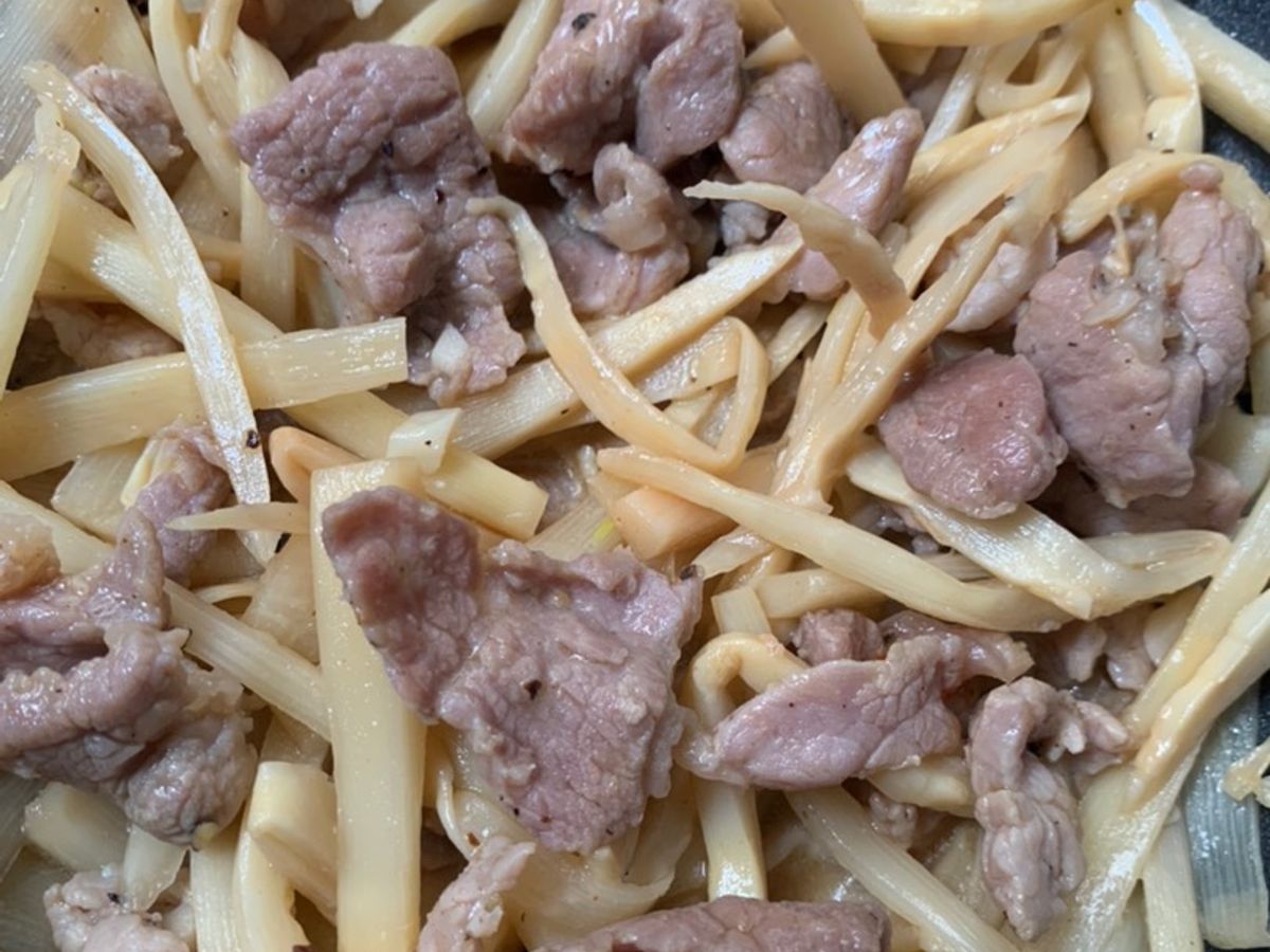 Măng xào thịt heo