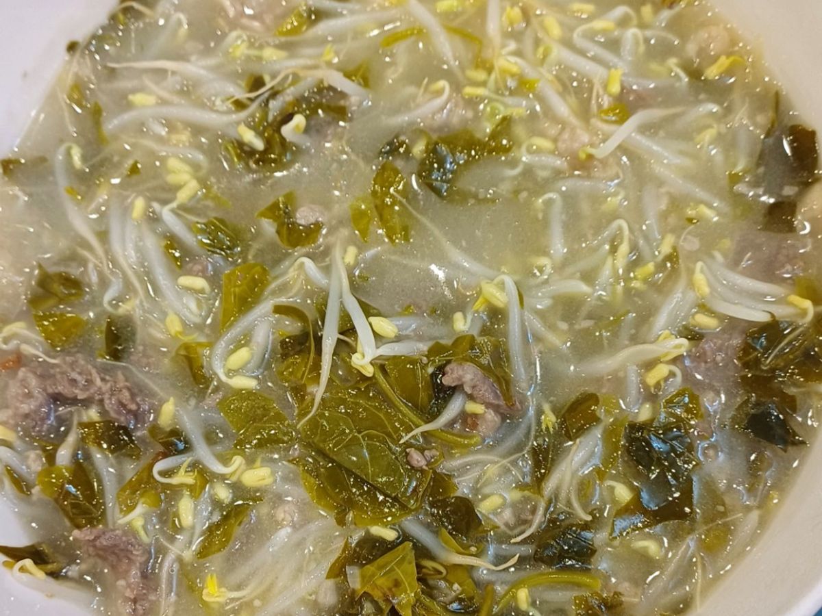 Thịt bò nấu lá giang, giá đỗ