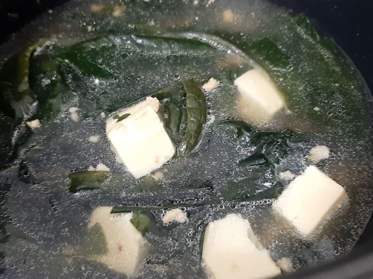 Canh rong biển tươi nấu đậu hũ thịt xay