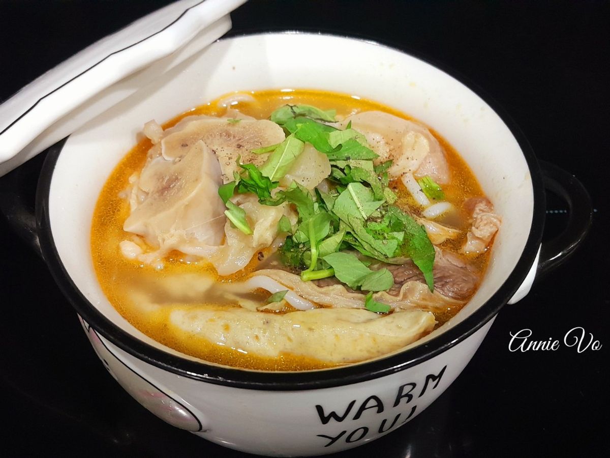 Bún bò Huế giò heo