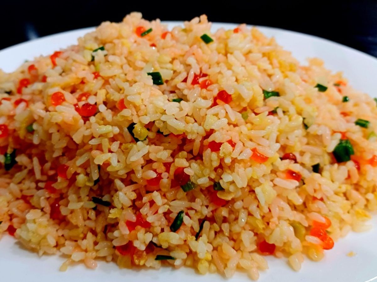 Cơm rang trứng cá hồi