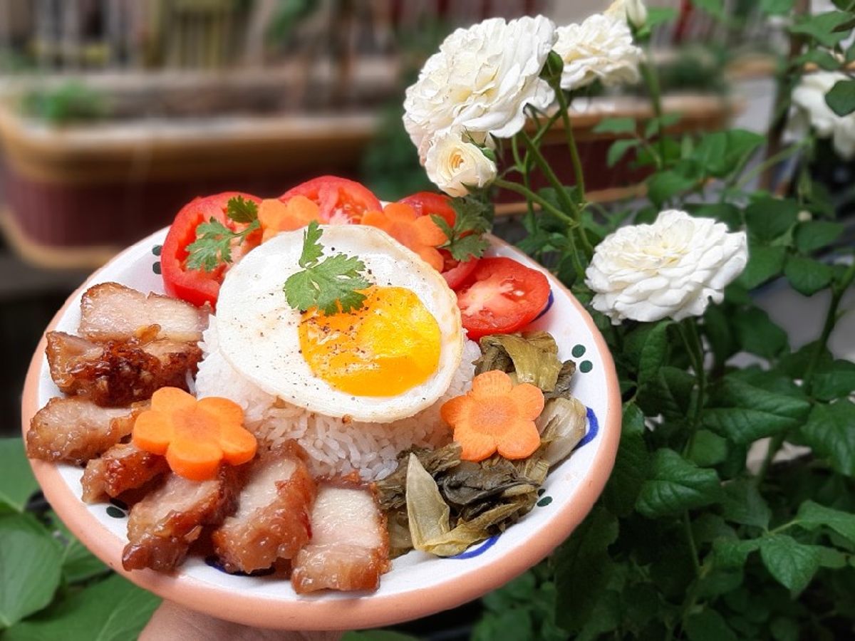 Cơm thịt chiên giòn