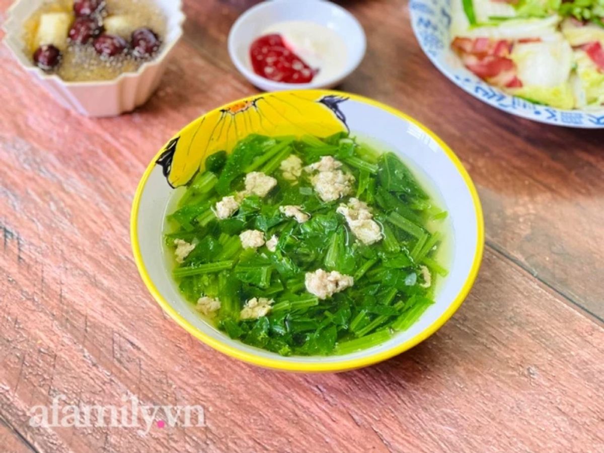 Canh Cải Bó Xôi Nấu Thịt Xay