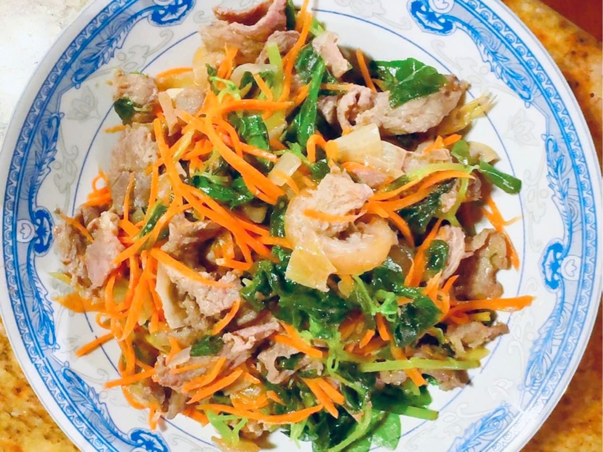 Thịt heo rừng xào rau càng cua