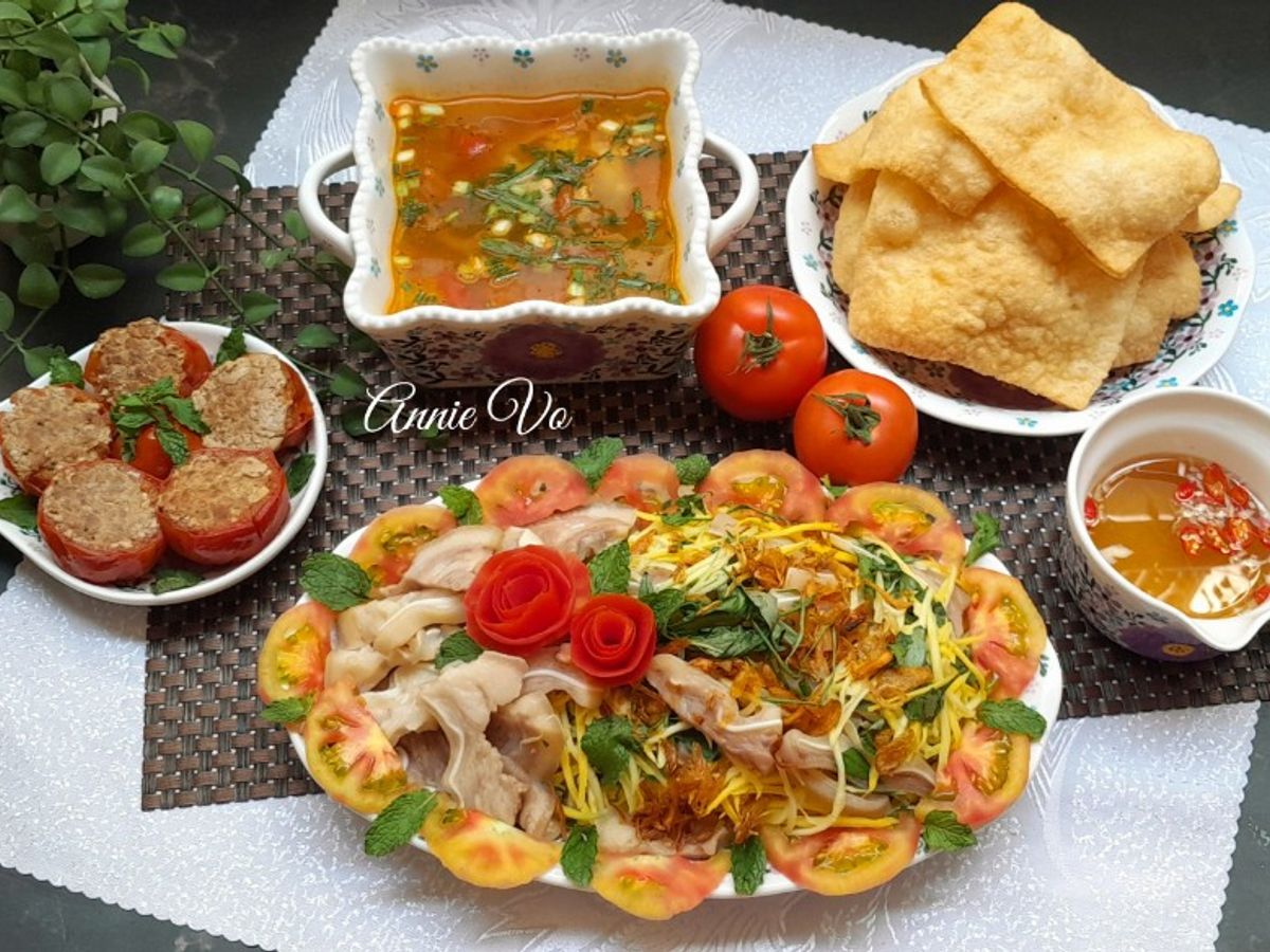 Cơm nhà với 3 món từ cà chua