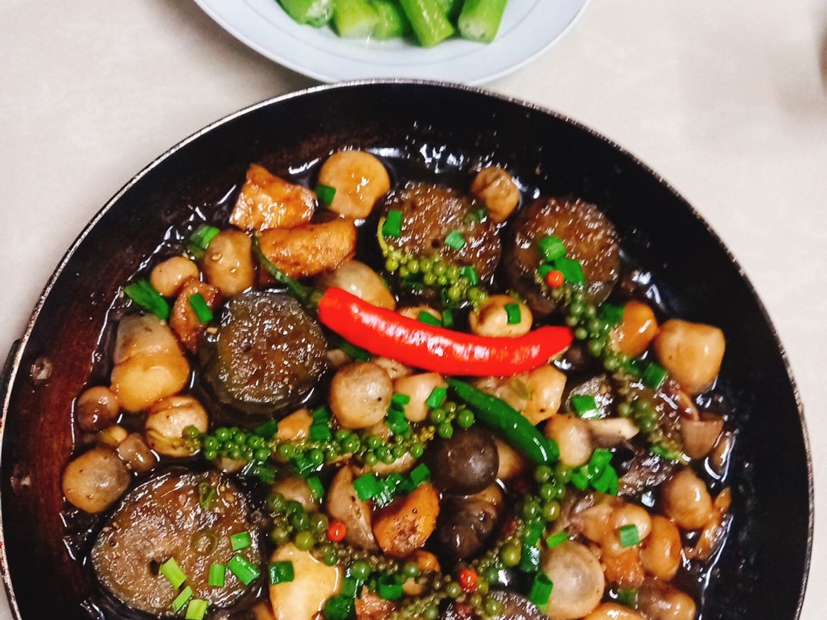 Cà tím kho nấm rơm
