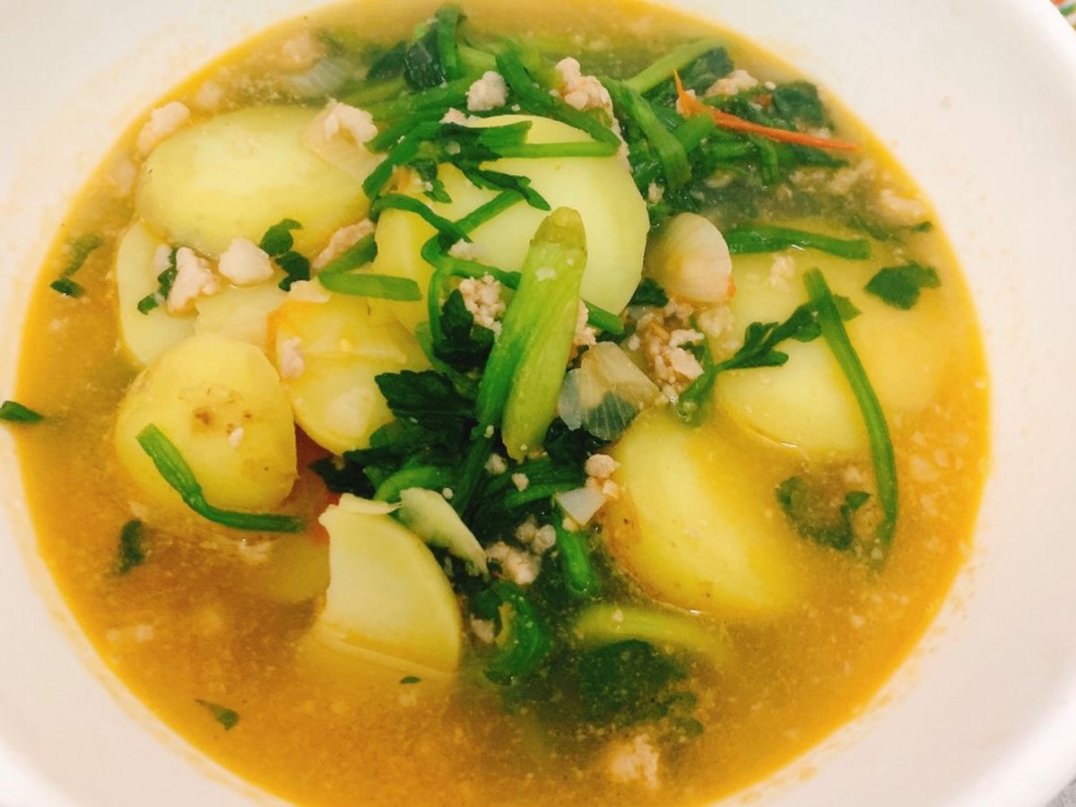 Canh rau cần khoai tây thịt bằm