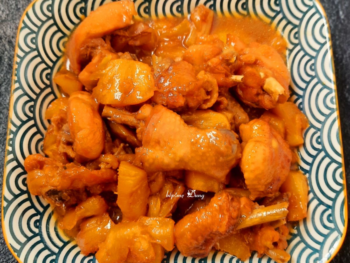 Thịt gà kho thơm (dứa)