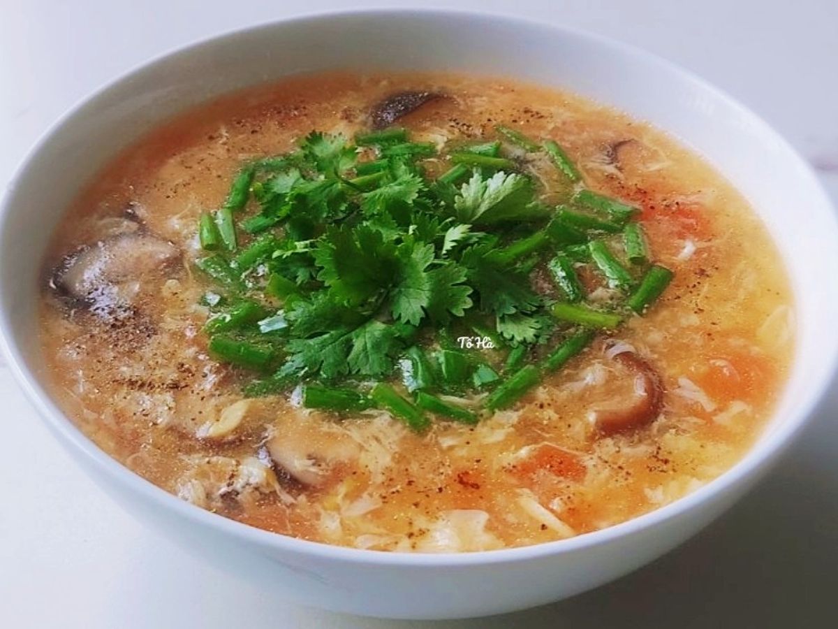 CANH cà chua-trứng với nấm