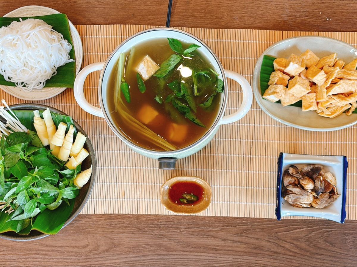 Lẩu nấm lá é