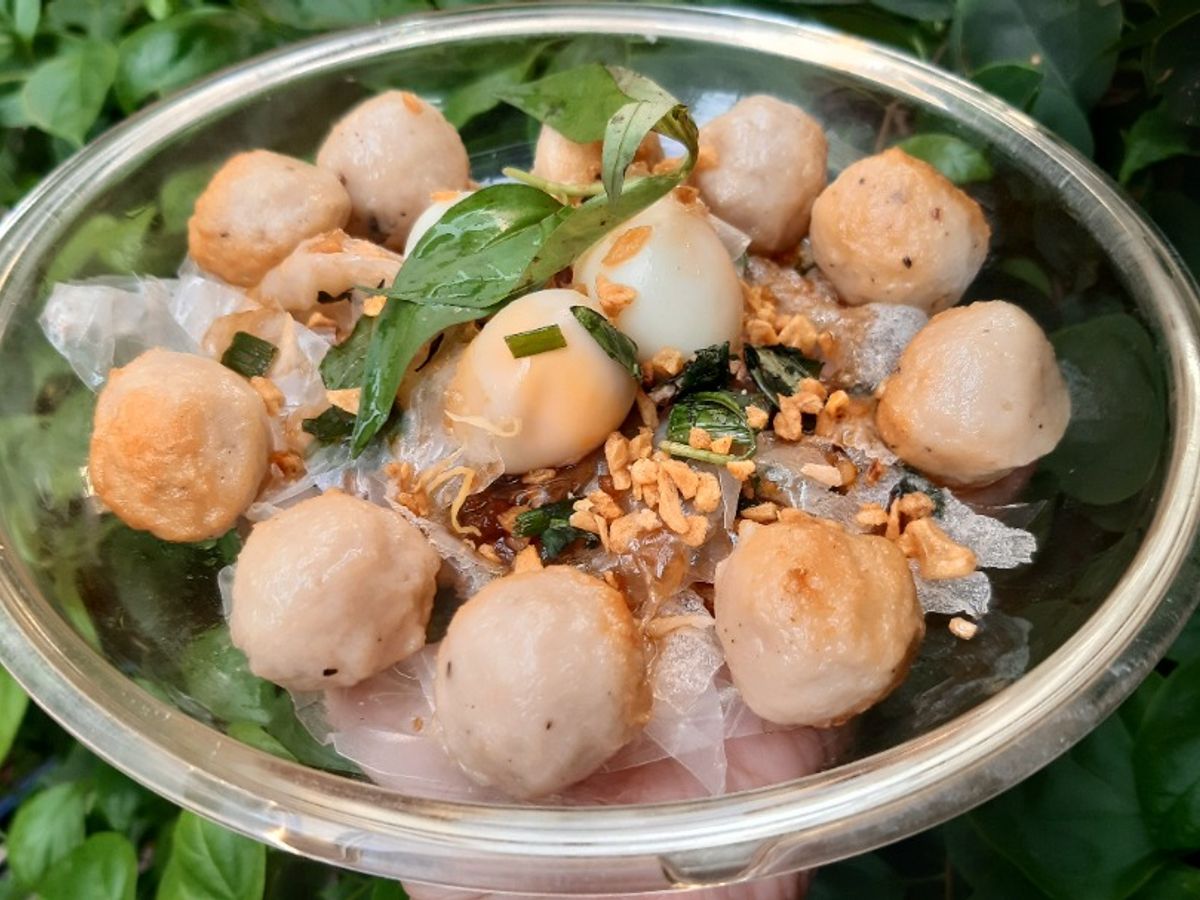 Bánh tráng trộn cá viên chiên