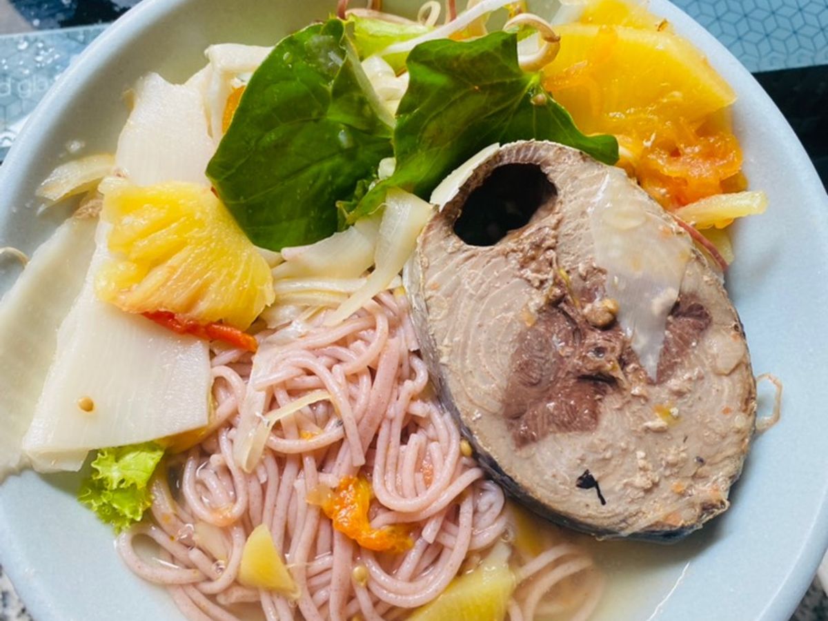 Bún cá ngừ gạo lứt