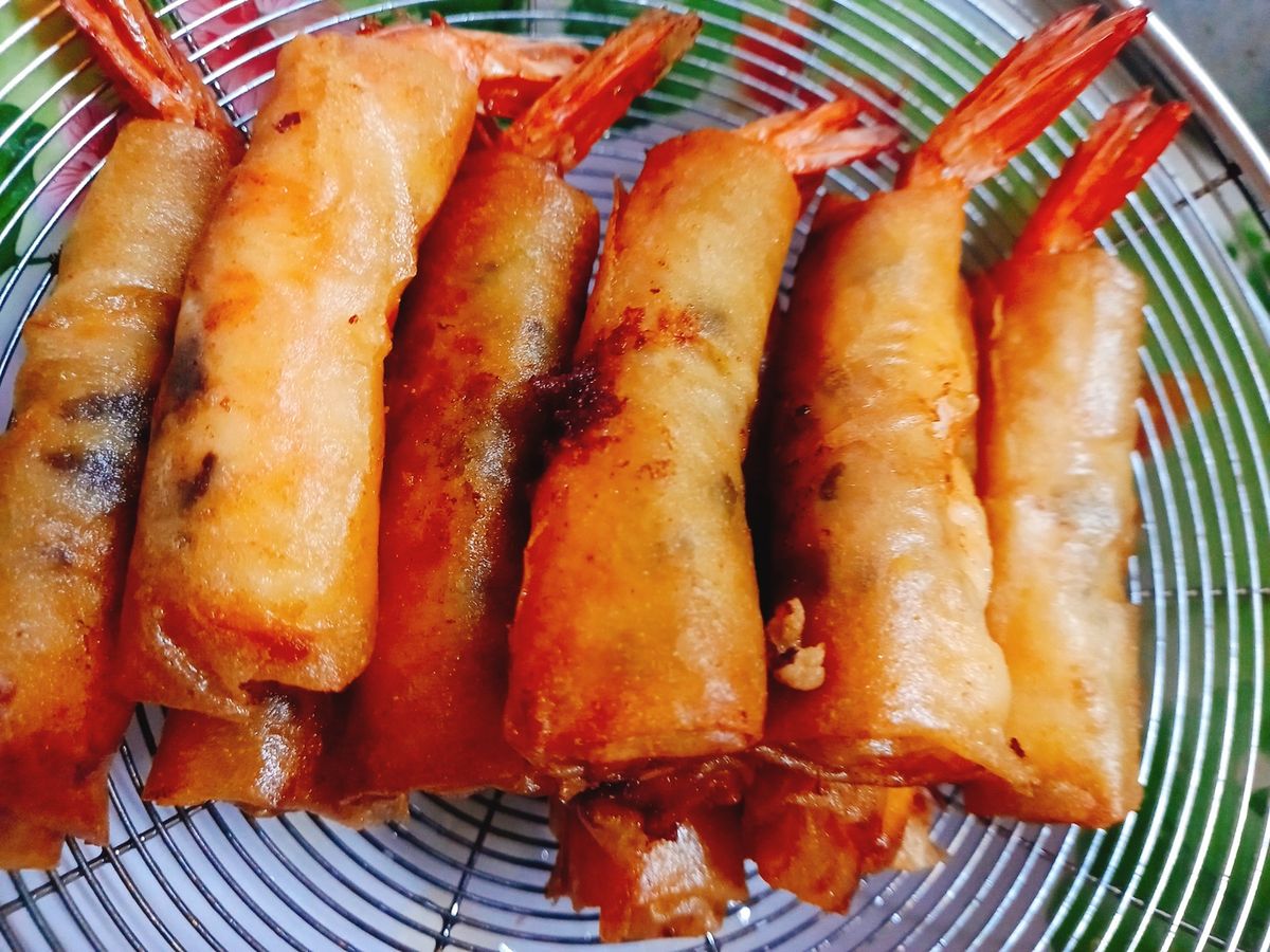 Chả giò cuộn tôm