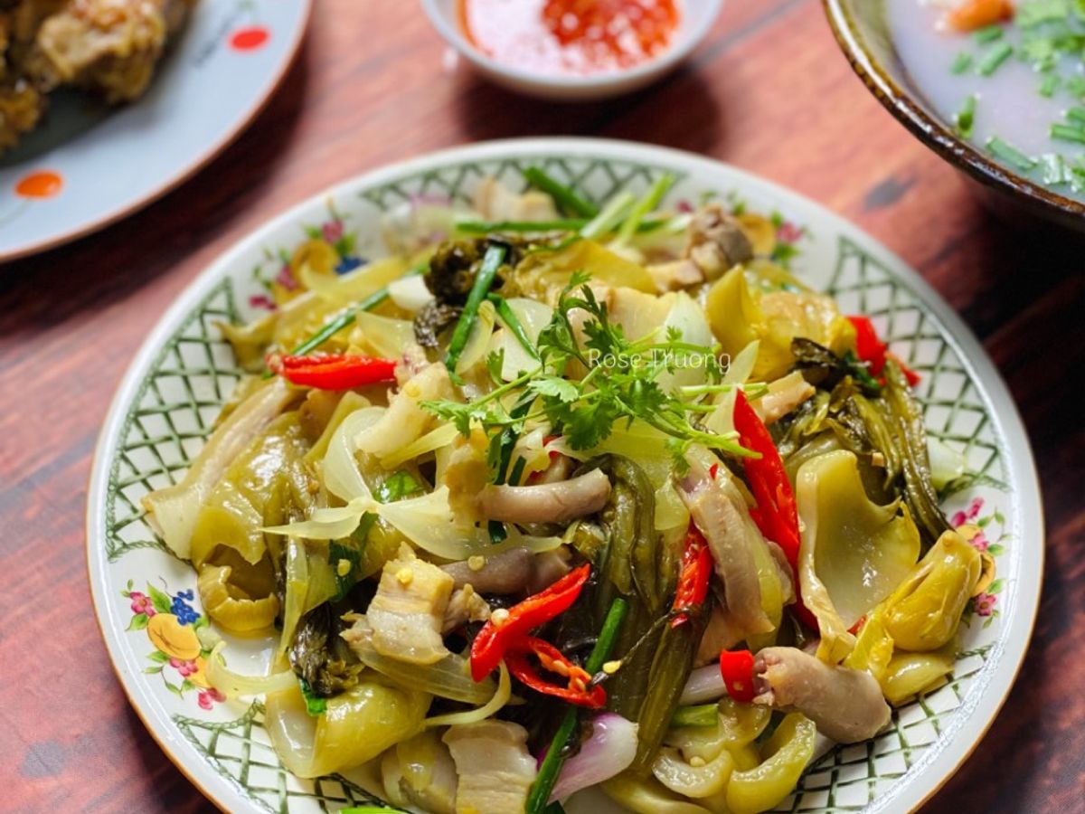Cải Chua Xào Đuôi Heo