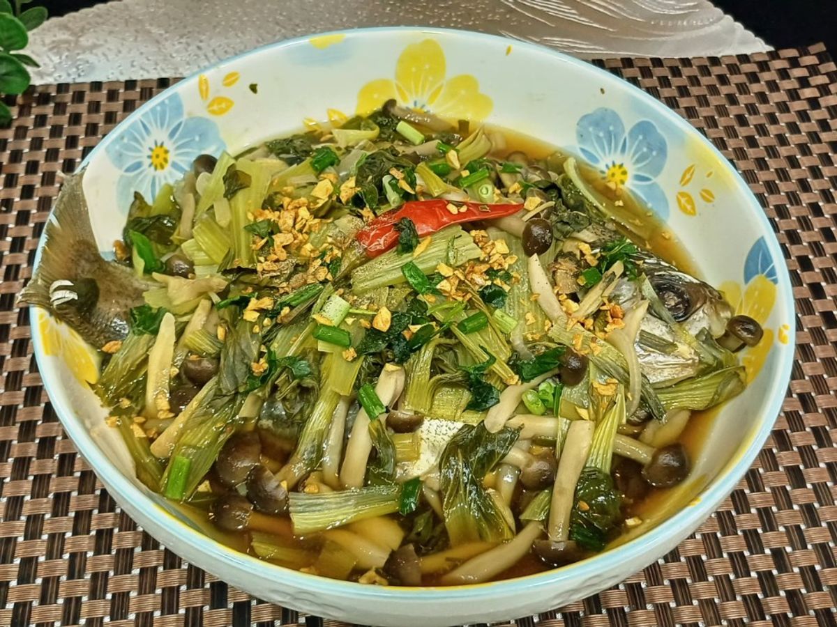 Cá chim om rau nấm