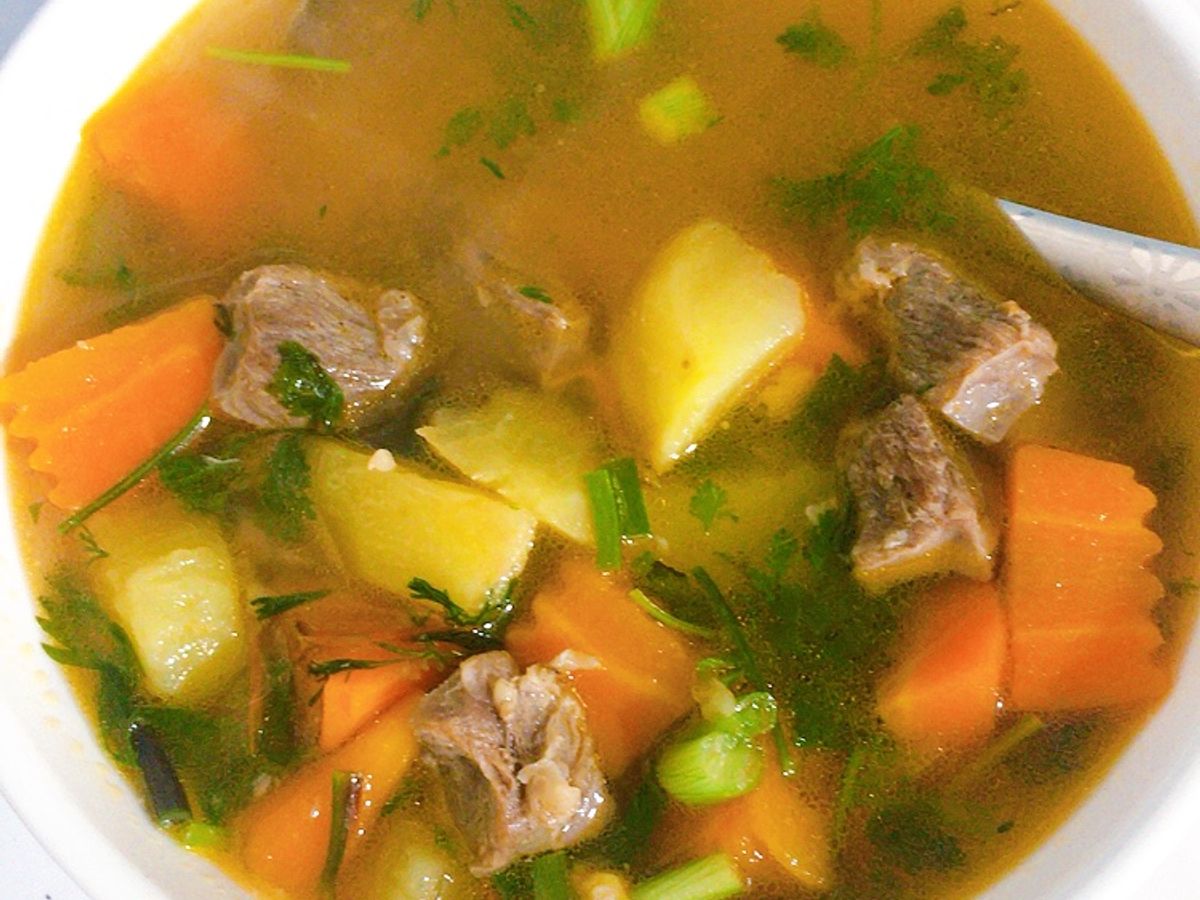 CANH THỊT BÒ HẦM KHOAI TÂY, CÀ RỐT