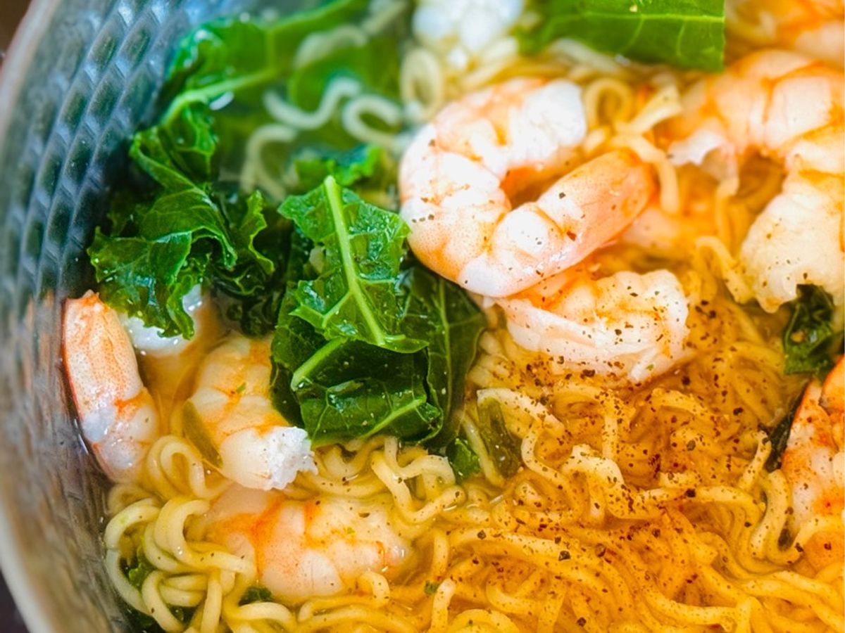 Mì Gói Nấu Tôm Nõn & Cải Xoăn Kale