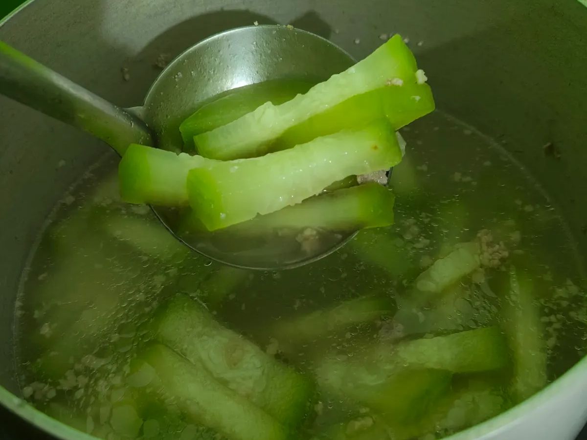 Canh bí đao (bí xanh) nấu thịt bằm đơn giản
