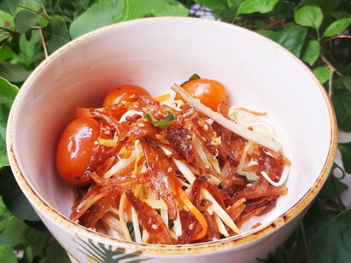 Nộm đu đủ cá cơm rim