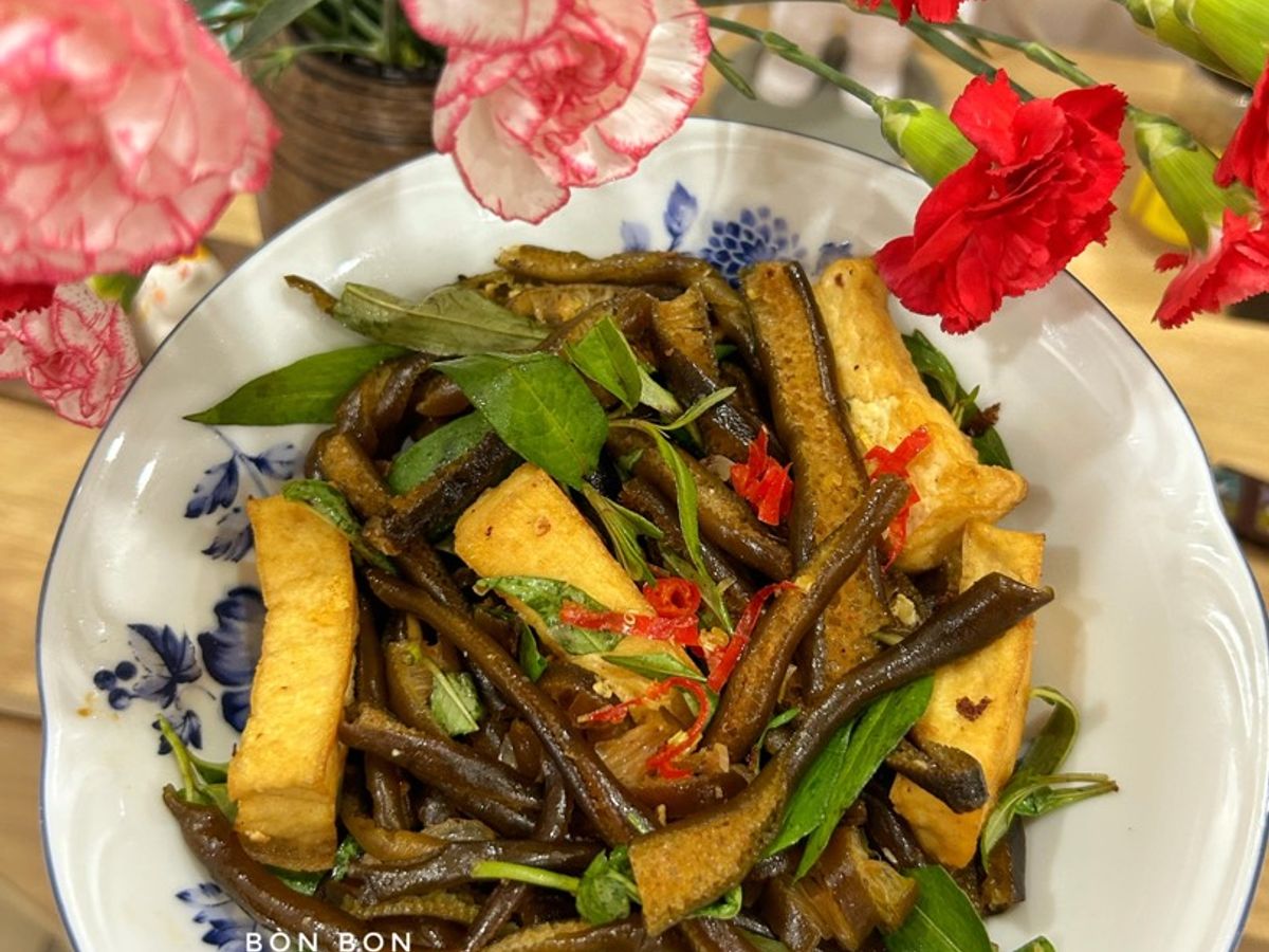 Tảo Xoắn Xào Rau Răm Chay