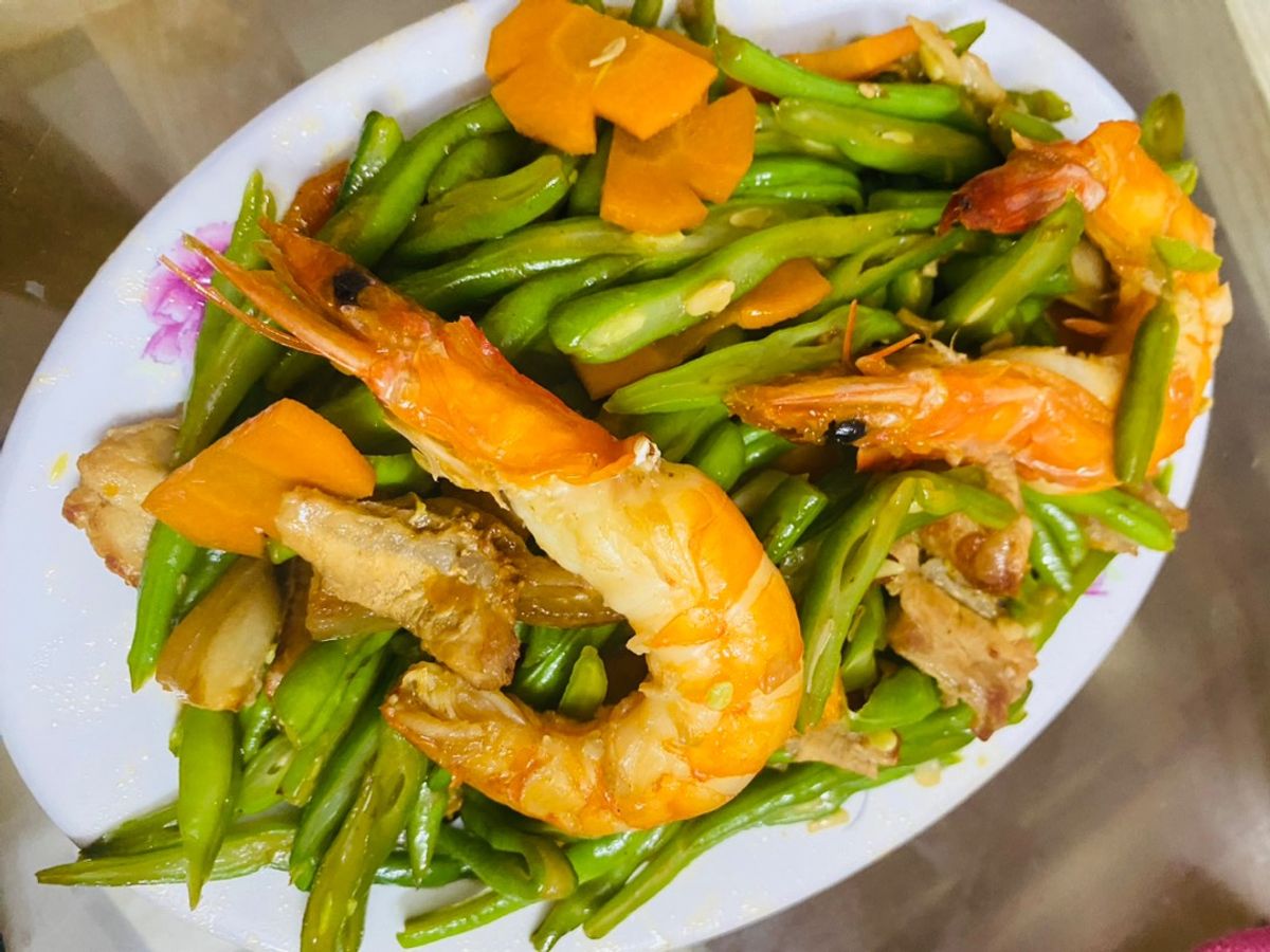 Đỗ xào tôm thịt