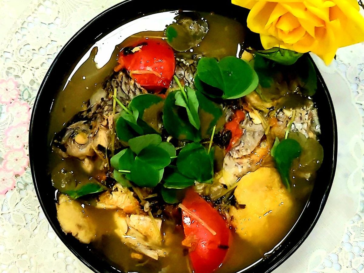Canh cá nấu chua me đất