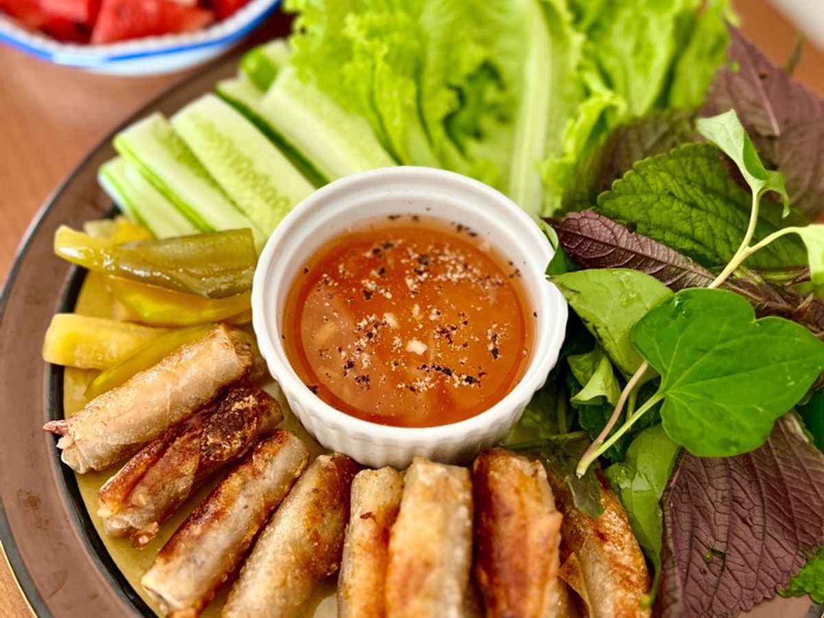 Chả Ram Tôm Đất Cuốn Rau Sống