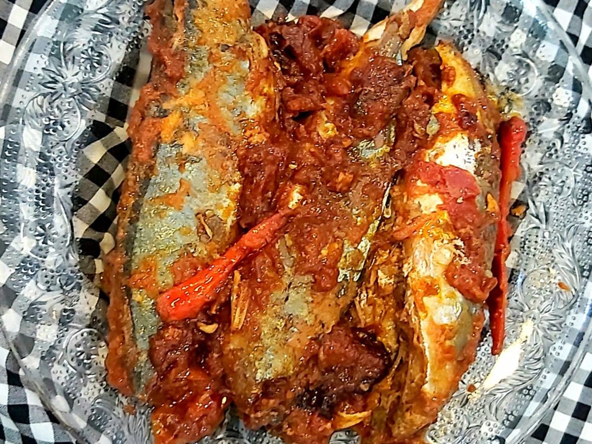Cá nục kho cà chua