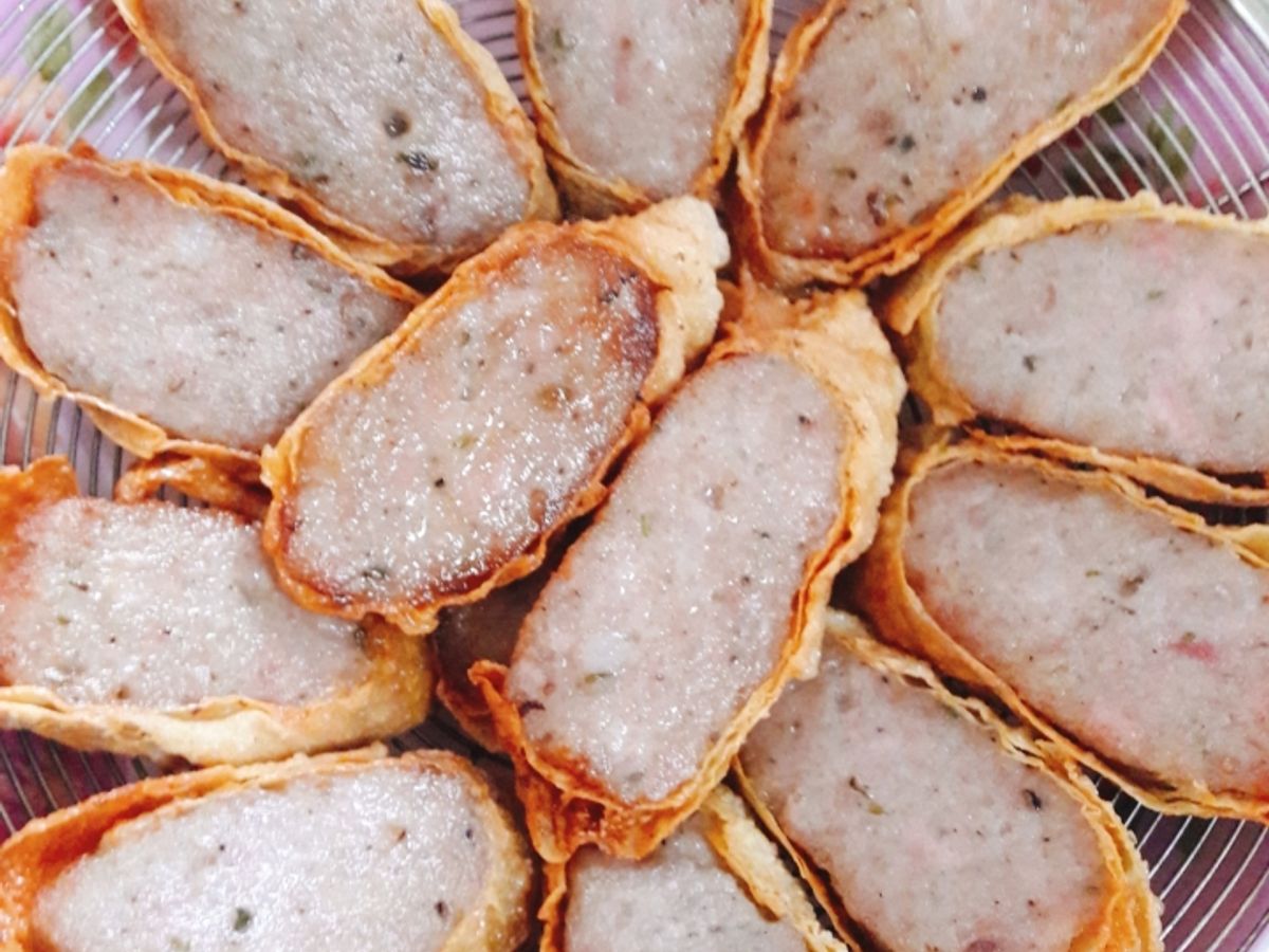 Thịt trộn củ sen cuộn tàu hũ ky