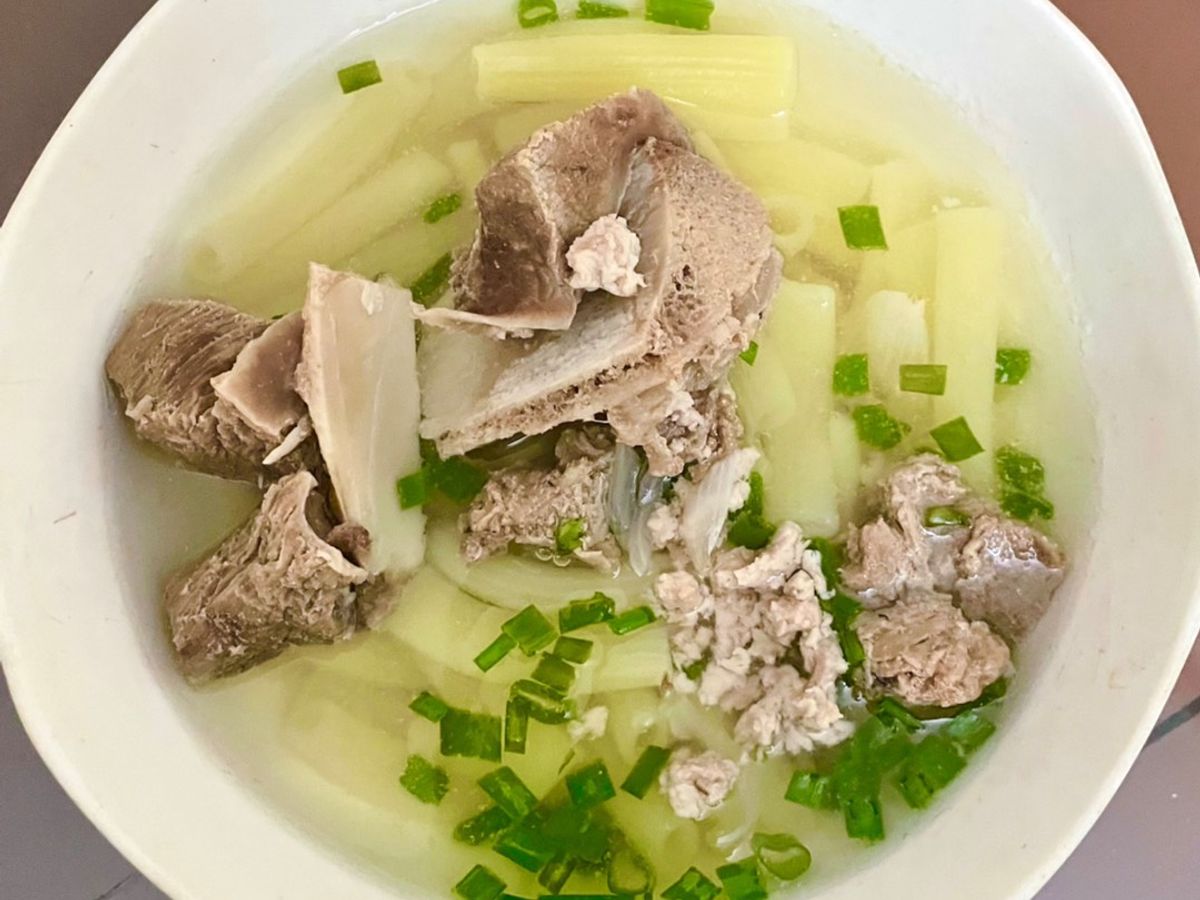 Nui xương, nui thịt bằm ăn sáng