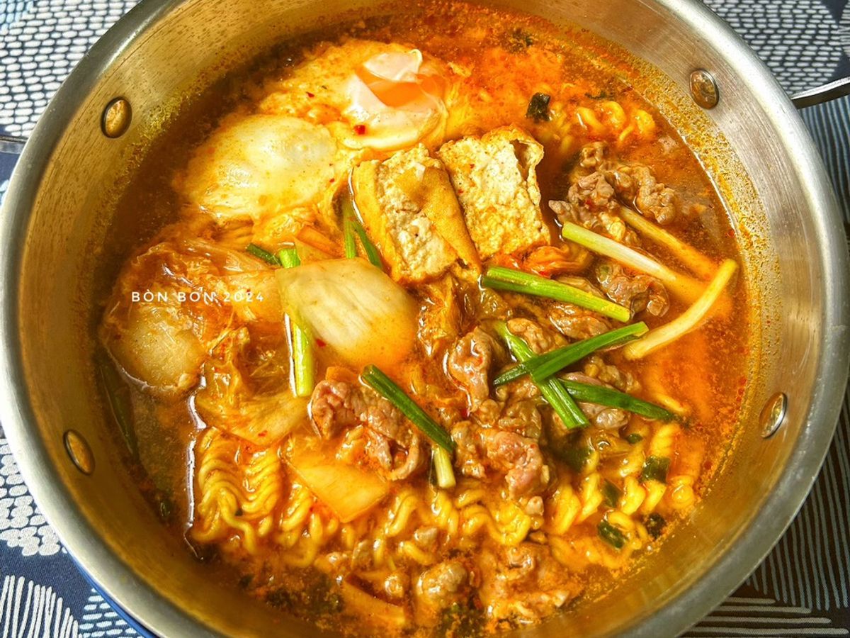 Mì Bò Trứng Kim Chi