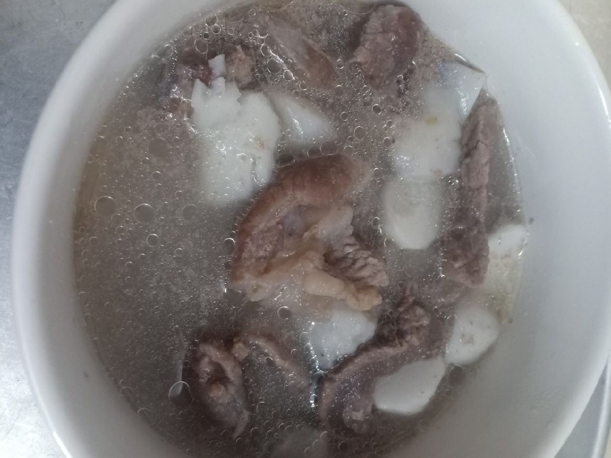 Gân bò hầm khoai sọ