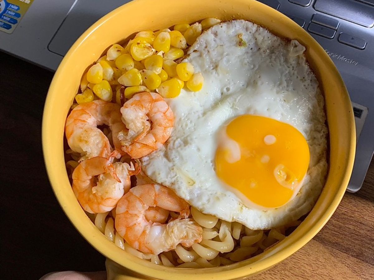 Nui xào tôm áp chảo