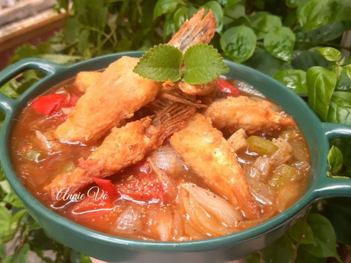 Vây cá hồi chiên giòn sốt cà