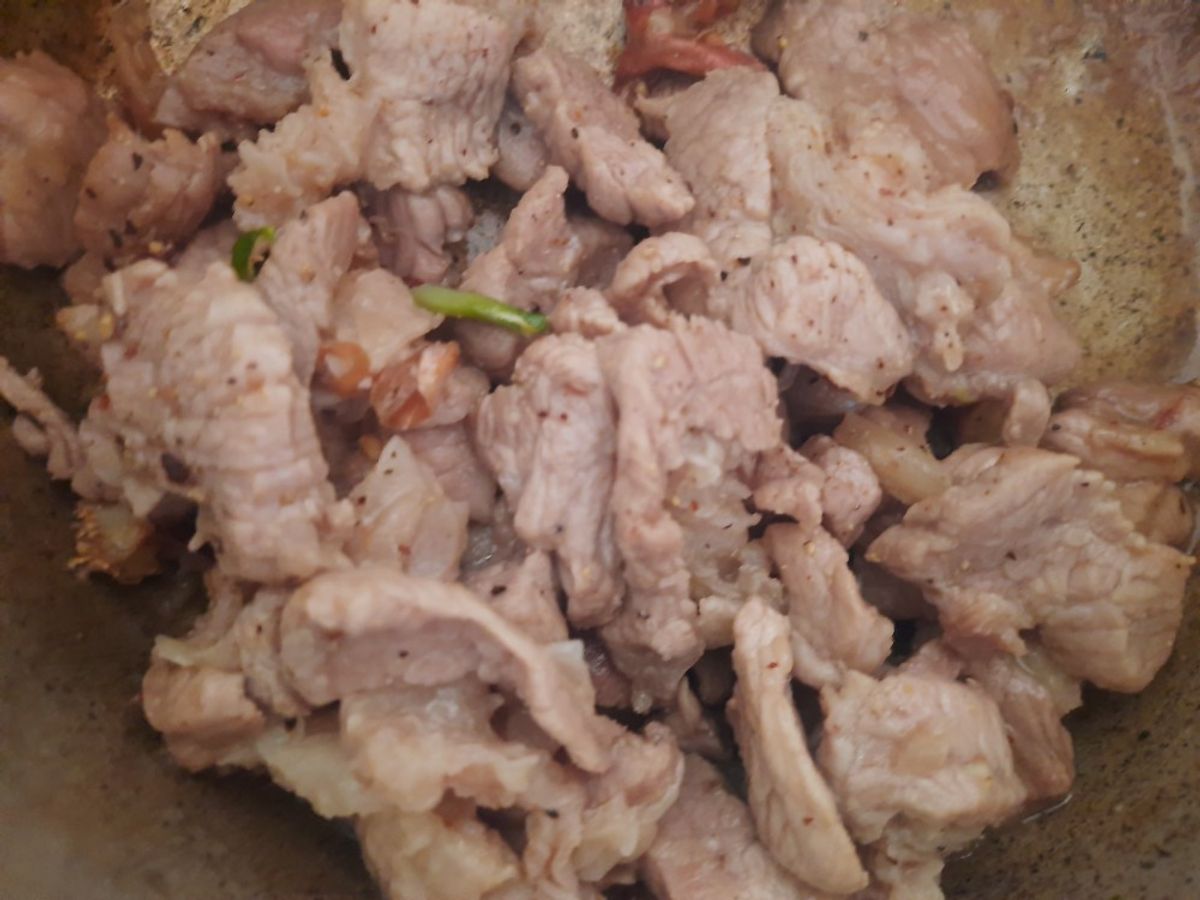 Thịt nạc kho tiêu