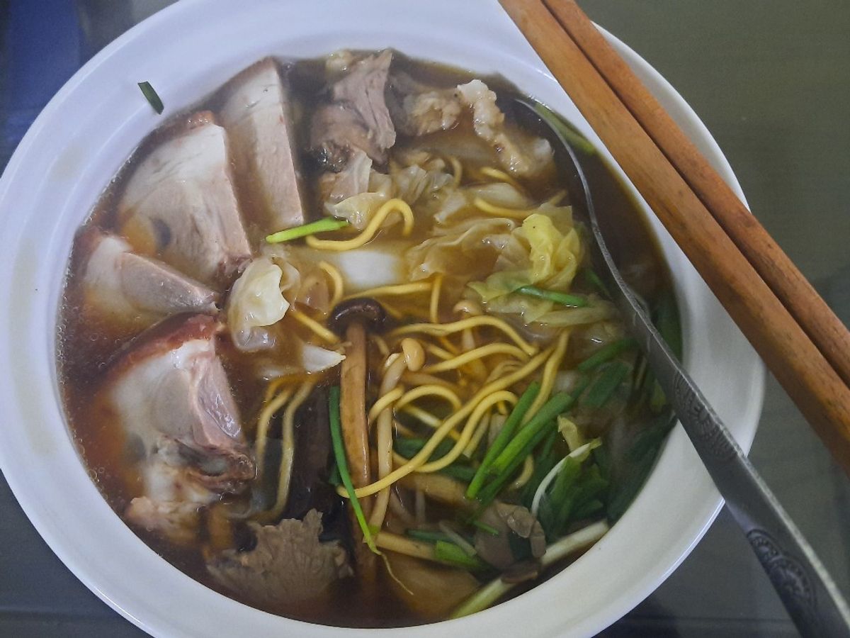 Mỳ chân giò / mỳ bò thảo mộc