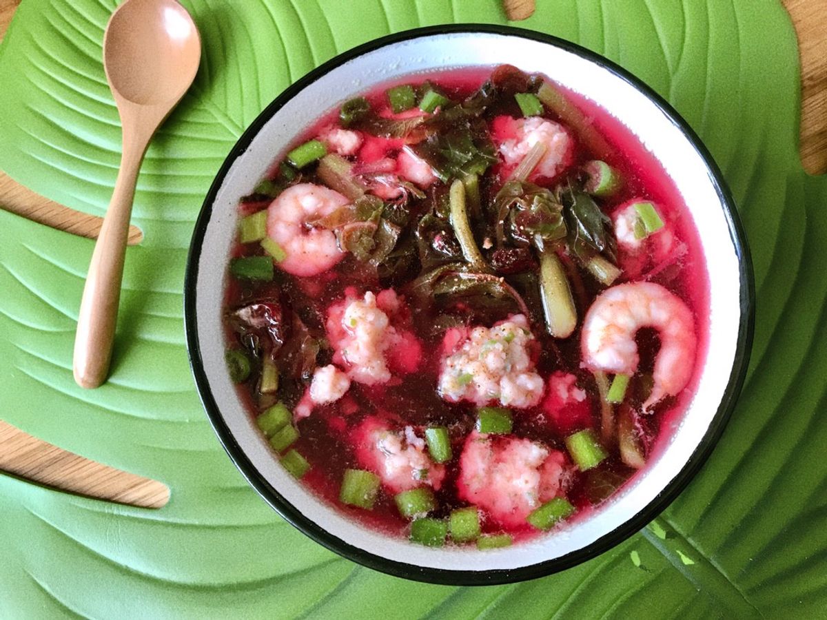 Canh Rau Dền Đỏ Nấu Tôm Thả Viên