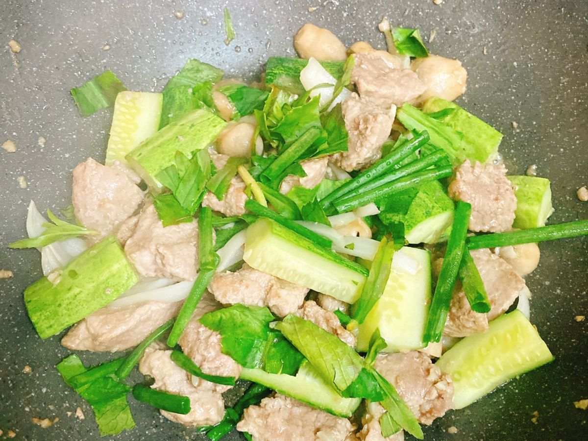 Bò Xào Nấm Dưa Leo