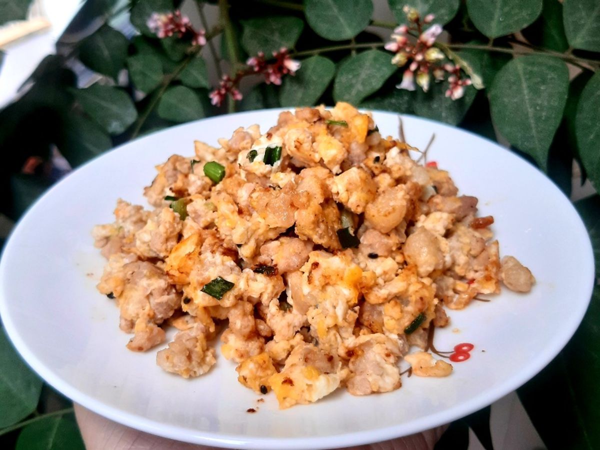 Thịt băm rang trứng