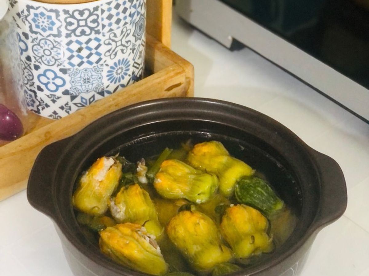 Canh bí nụ nhồi thịt