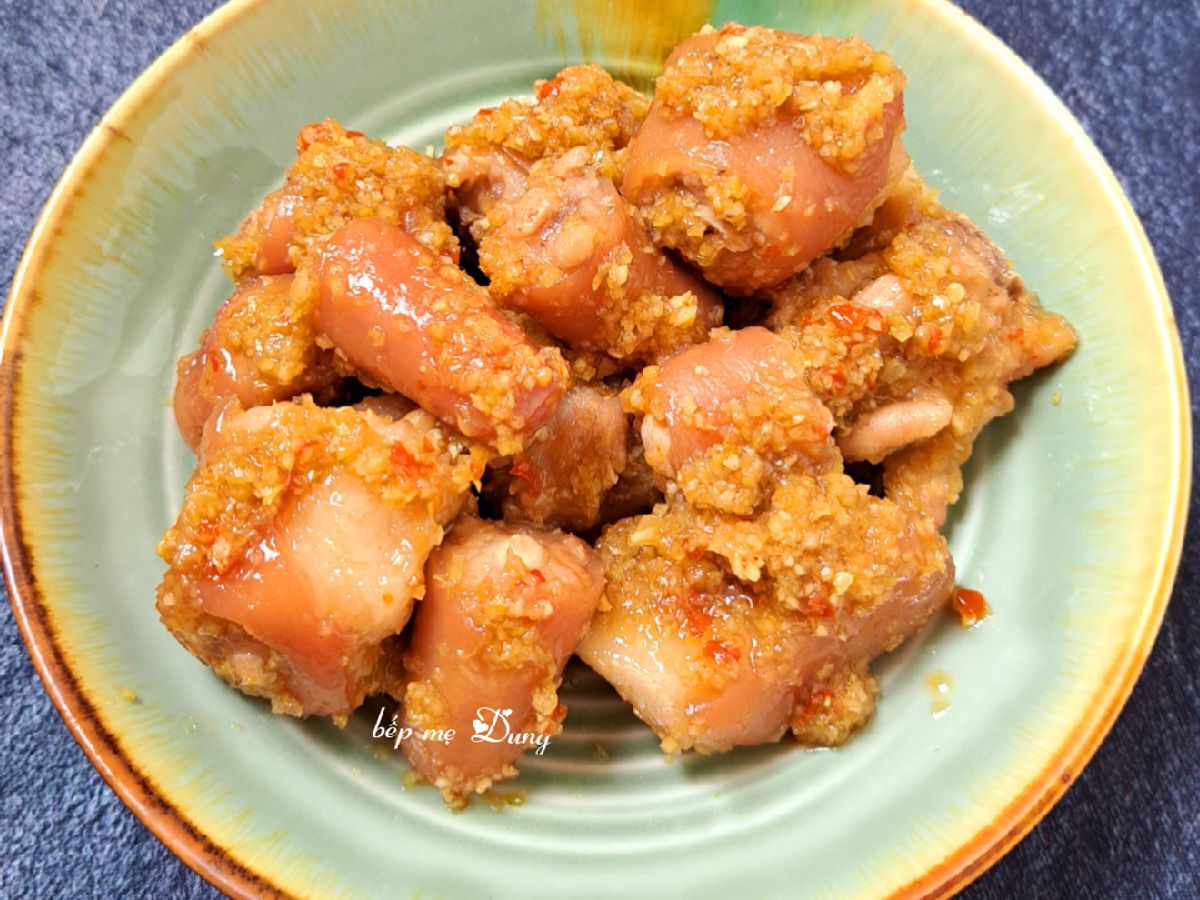 Đuôi heo kho sả ớt