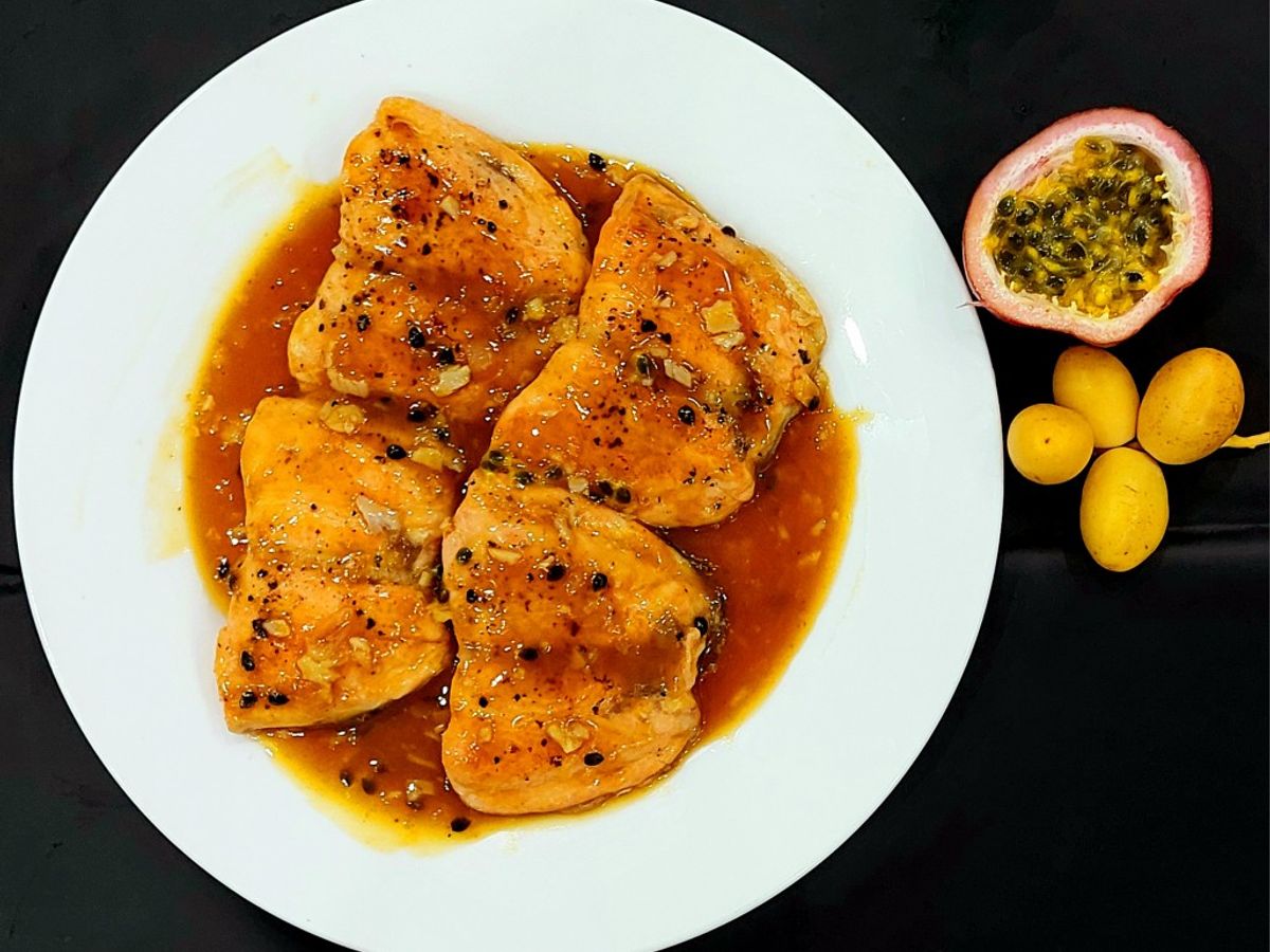 Cá hồi sốt chanh leo