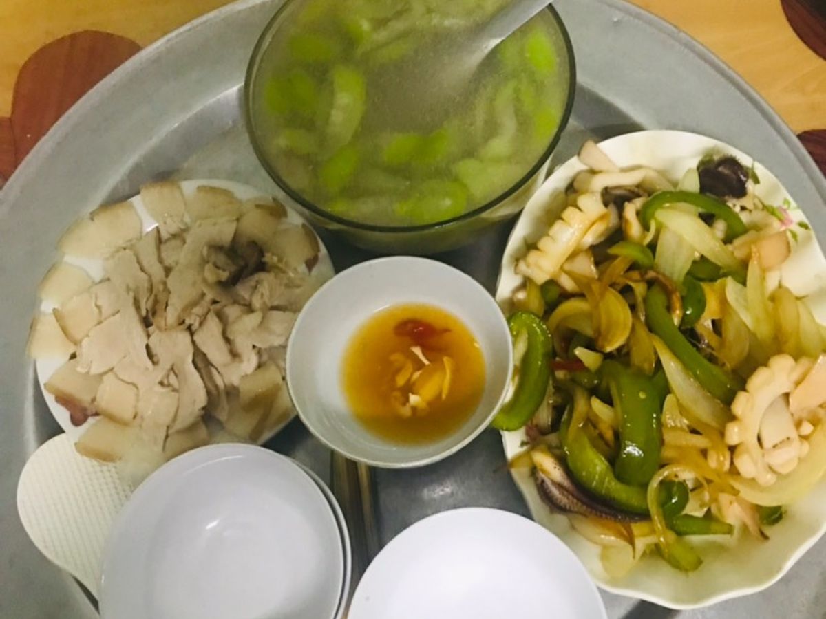 Mâm cơm đơn giản gia đình