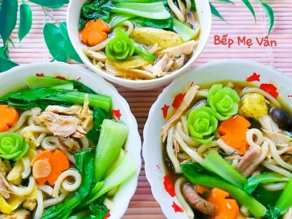 Mì Udon Gà Và Nấm Đông Cô