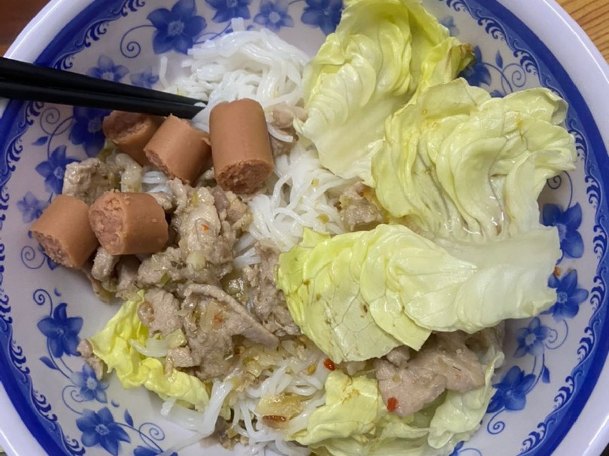 Bún thịt heo xào